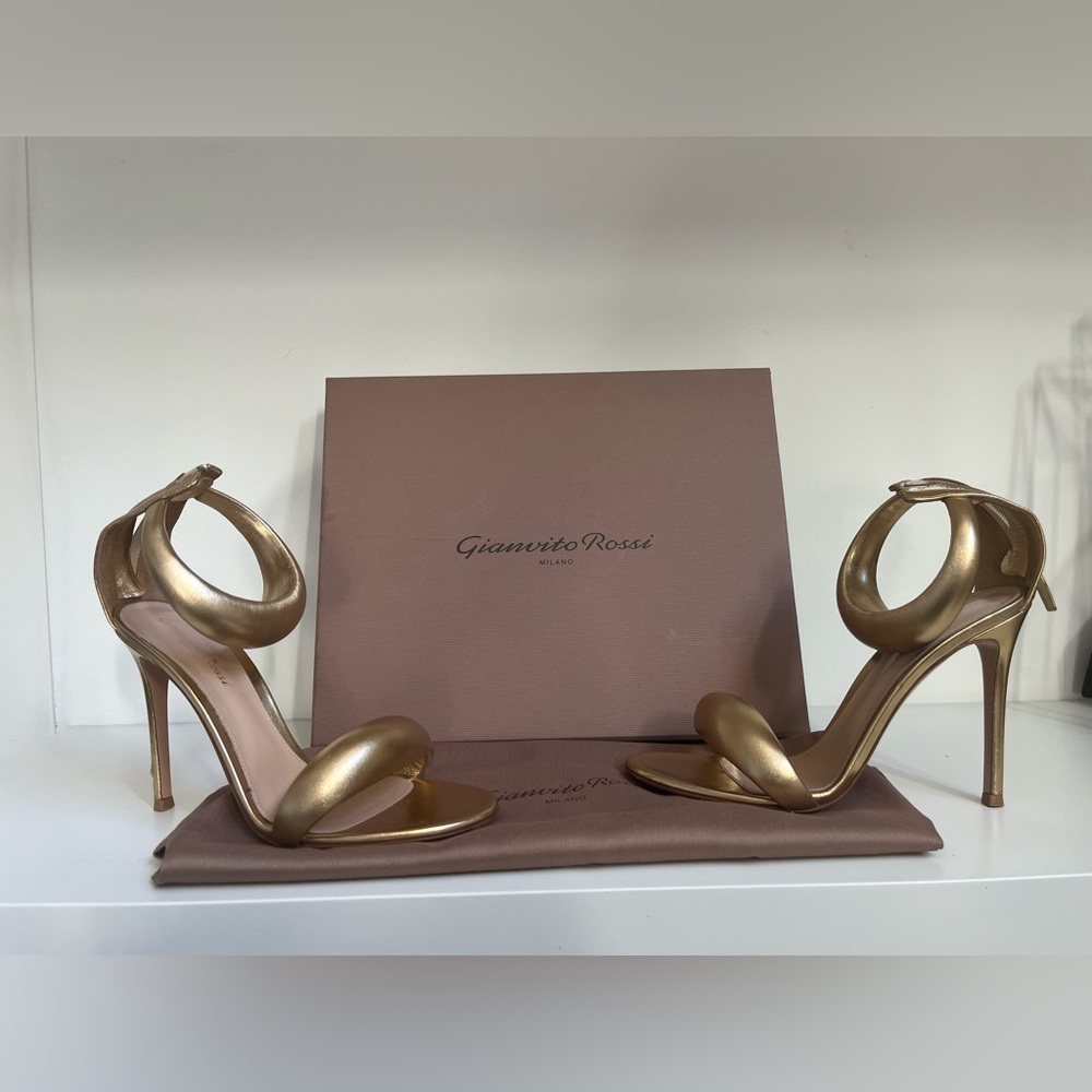 Gianvito Rossi heel sandal size 39.
